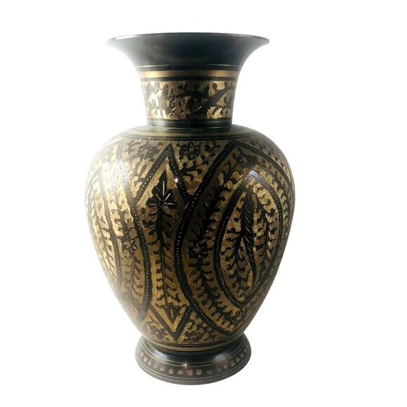 11" Vintage Brass Vase – Hand-Etched Floral Design – Made in India – Black & Gol - Picture 7 of 11